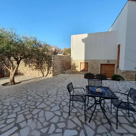 Olive Garden Pag باغ