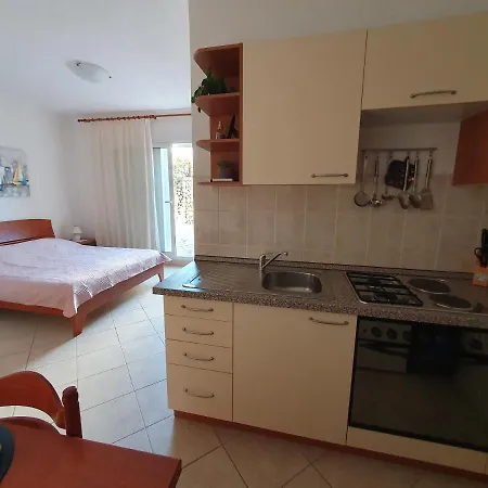 Apartment Olive Garden Pag Pag Town