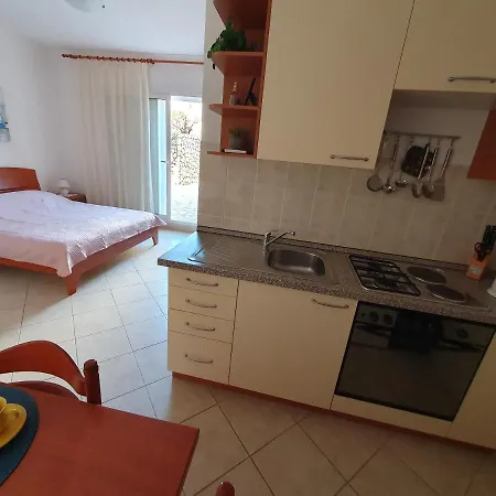 Apartment Olive Garden Pag Pag Town