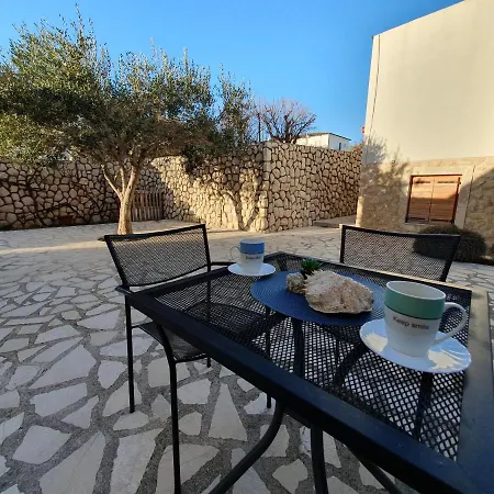 Apartment Olive Garden Pag Pag Town