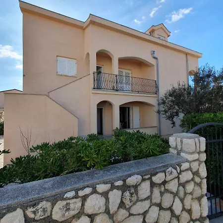 Apartment Olive Garden Pag Pag Town