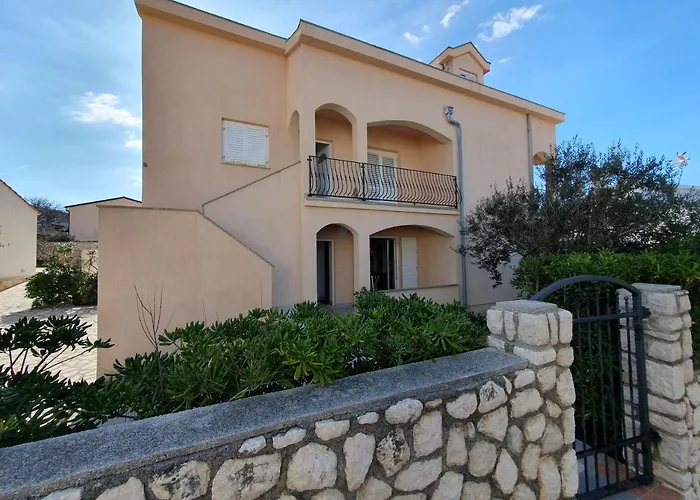 Διαμέρισμα Olive Garden Pag Pag Town